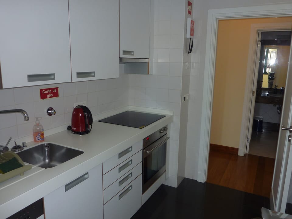 Modern kitchen with all appliances inc ceramic hob and full size dishwasher