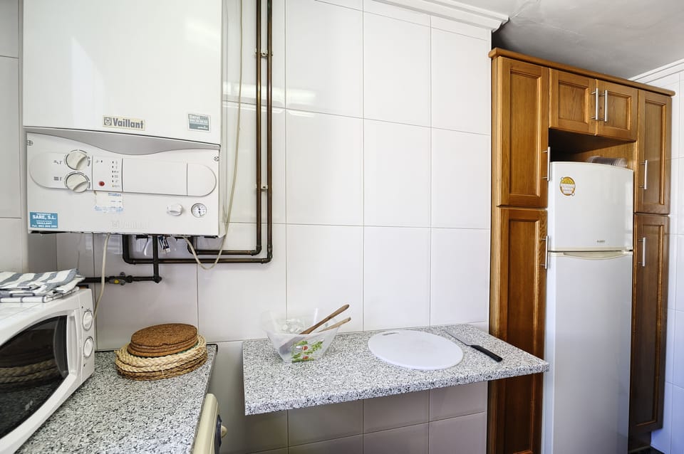 Drop-down worktop. Premium 'Mains' gas Central heating/ water combi boiler...