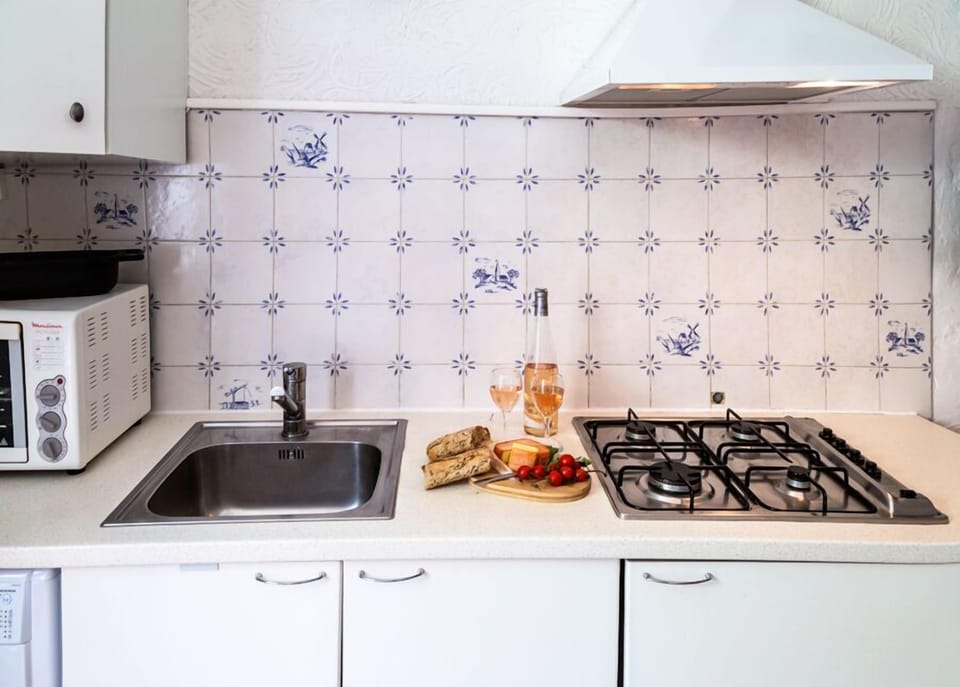 www.apartmentsinantibes.com