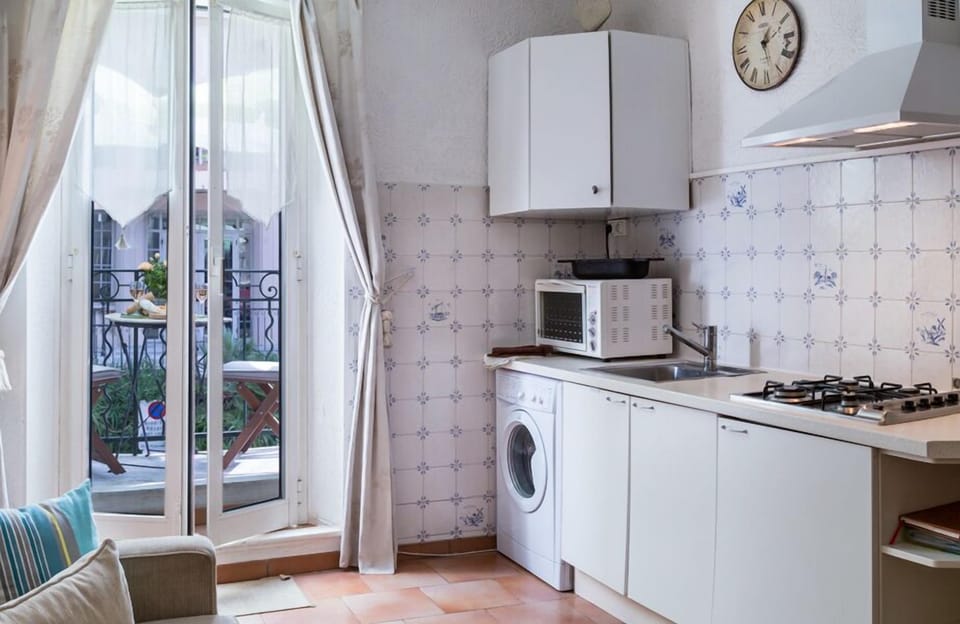 Kitchen equipped with everything you need to enjoy your market bought produce