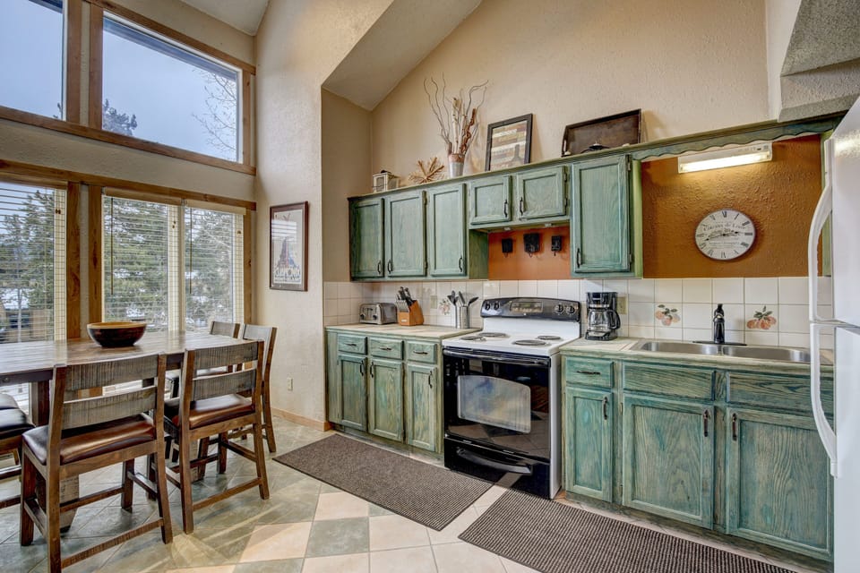 Large fully stocked kitchen/dining area.