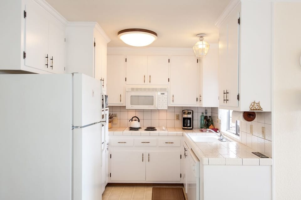 kitchen with all utensils for cooking and cleaning