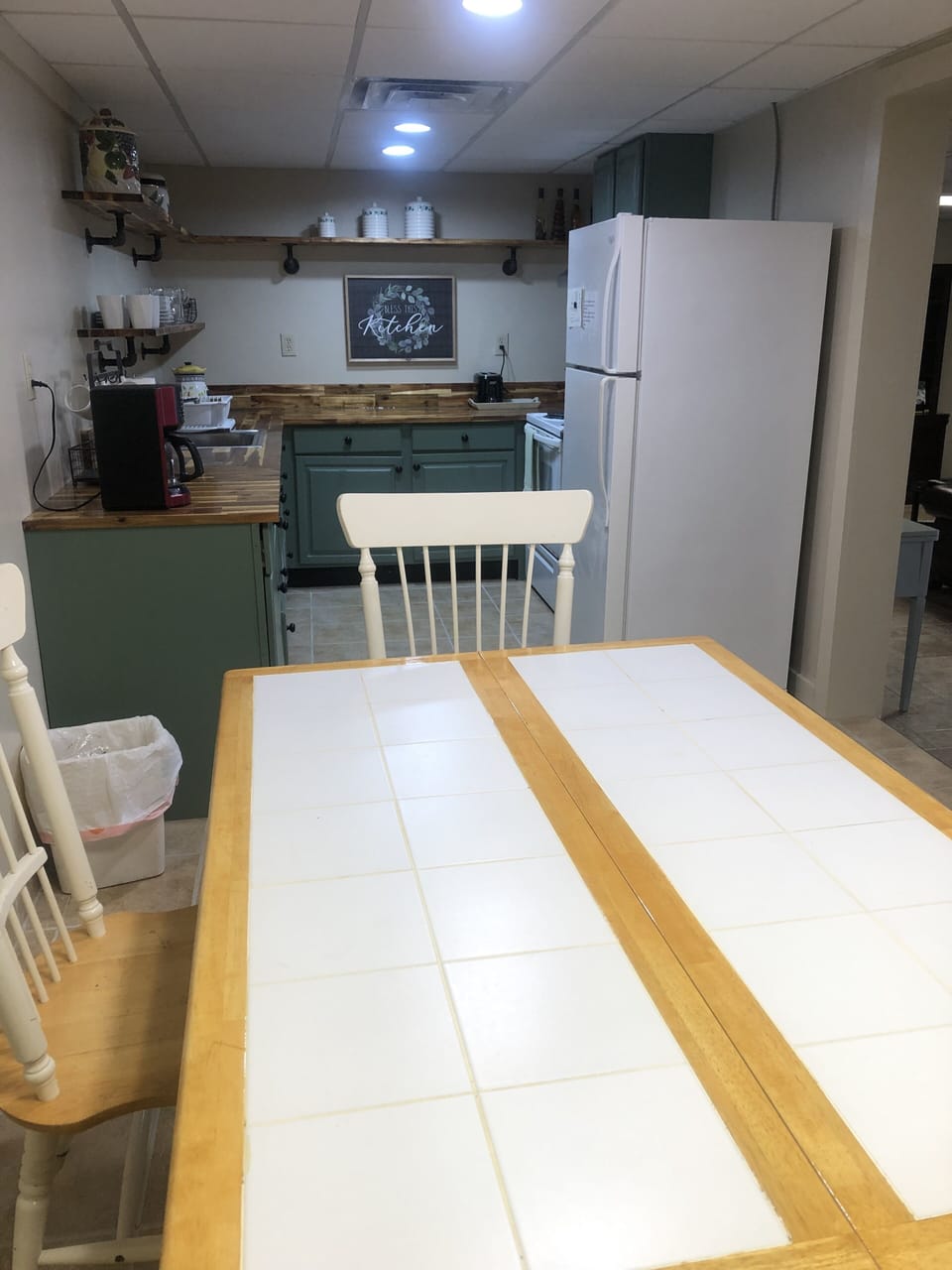 PLENTY OF ROOM TO DINE