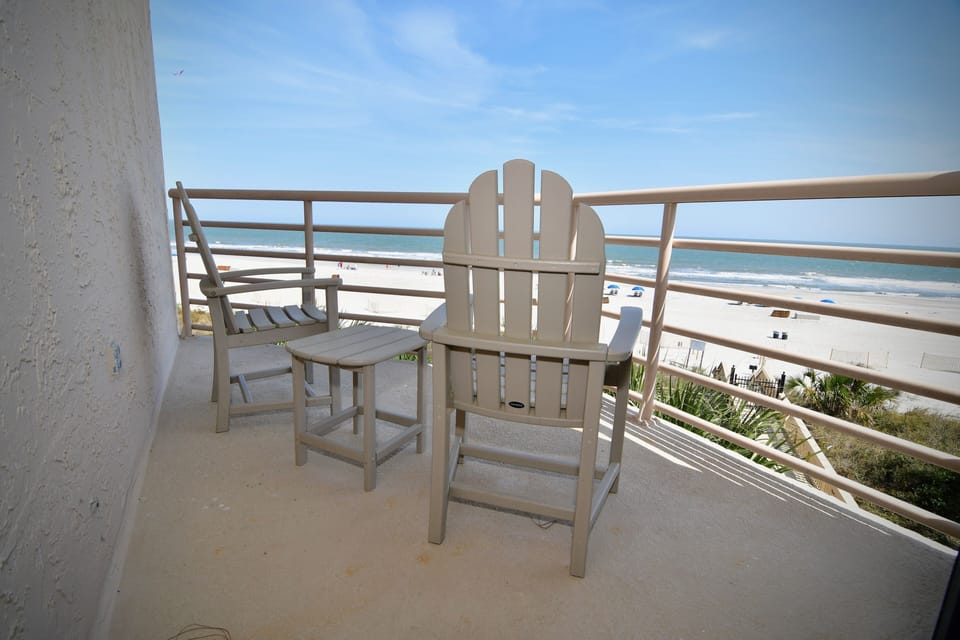 Unobstructed view of the ocean from Every balcony!
