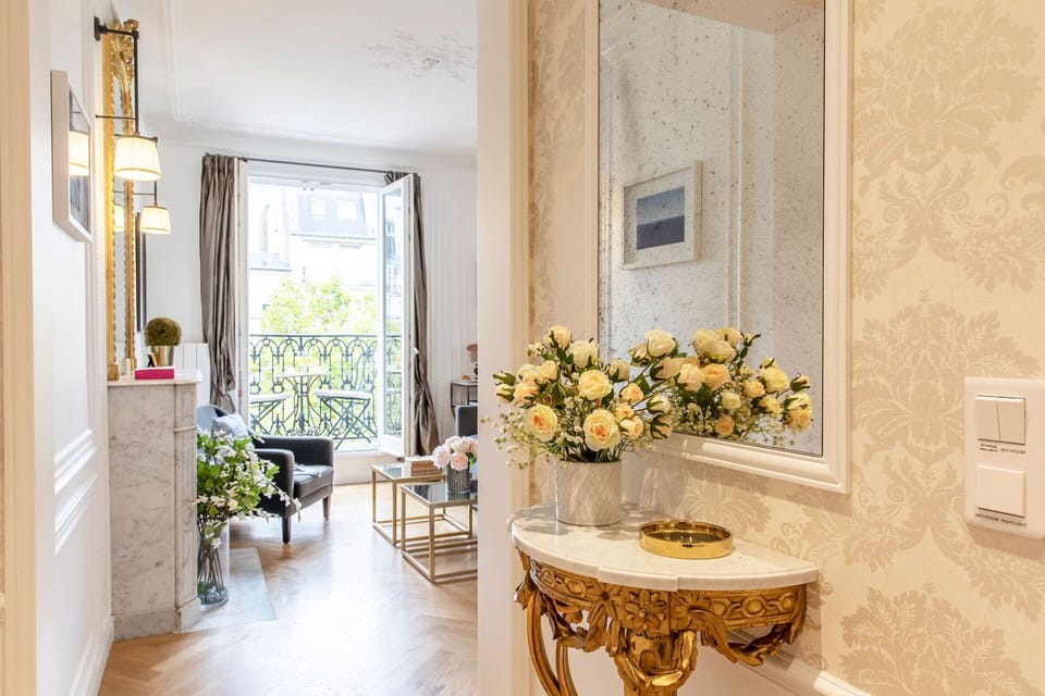 A second full bathroom is a rare find in a one bedroom apartment.
