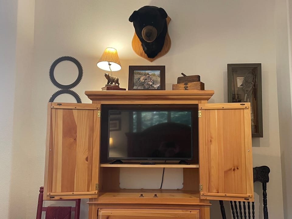 Streaming TV in 4th Queen bedroom