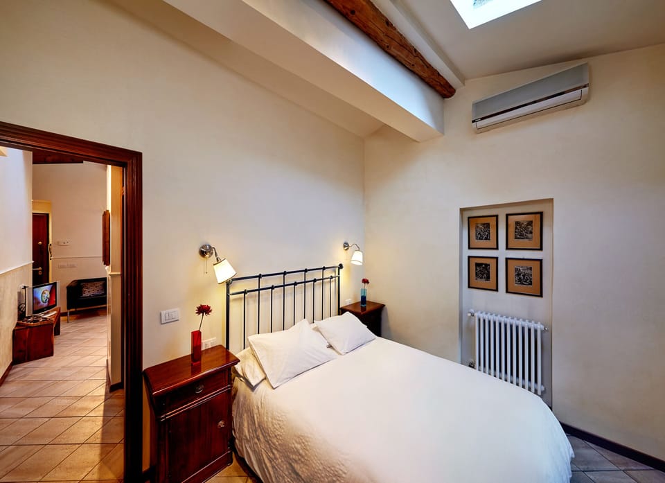 The Flora: Second bedroom