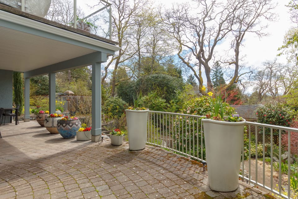 Private Entrance and Garden Patio