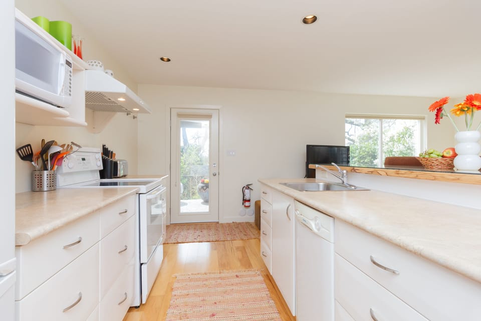 Fridge, stove, Microwave, Dishwasher, Washer and Dryer