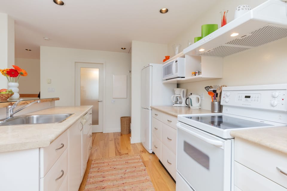 Fridge, stove, Microwave, Dishwasher, Washer and Dryer
