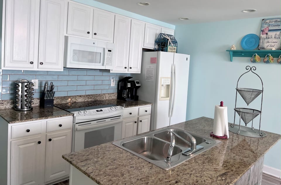 Updated Penthouse Kitchen Fully Stocked