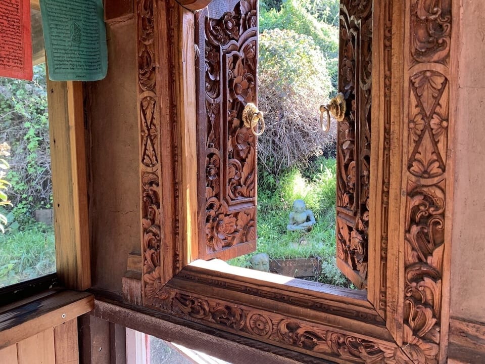 upstairs porchroom with Balinese window