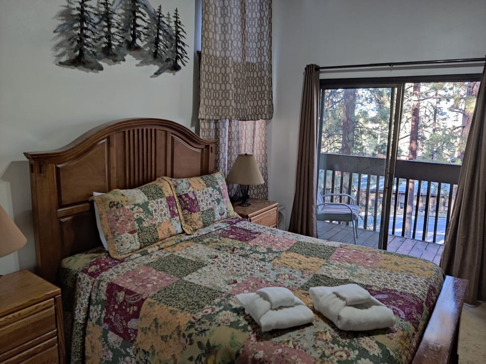 Queen Bedroom w/ balcony