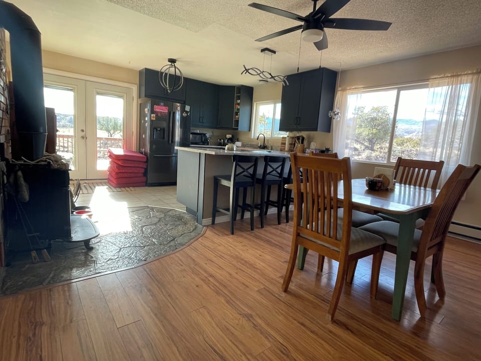 Seating for 8. Kitchen remodeled in 2022.