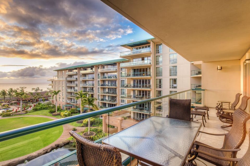 Covered walkout lanai