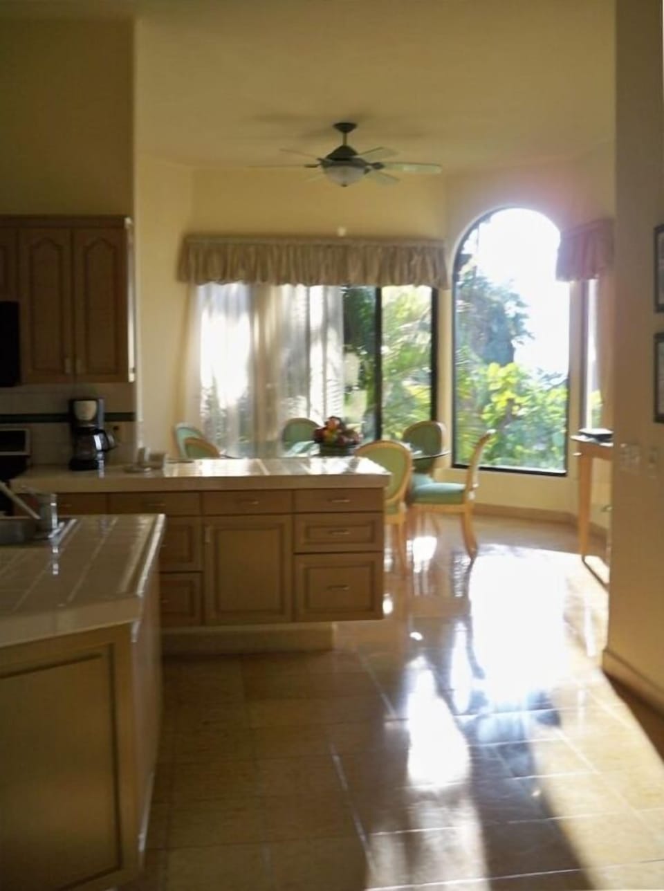 Gourmet Kitchen: breakfast with views of Pacific Ocean,Bay & Mountains!