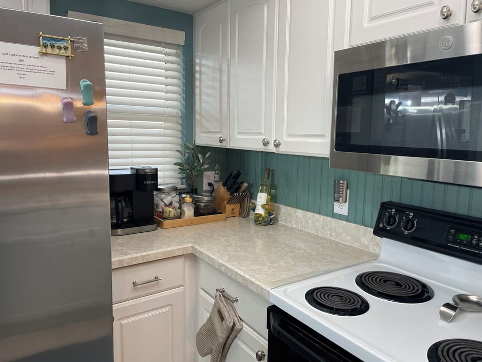 Coffee bar, K-Cup coffee pot combo