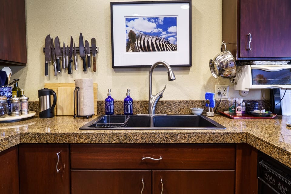 new touchless kitchen faucet! I can't express how awesome this thing is!
