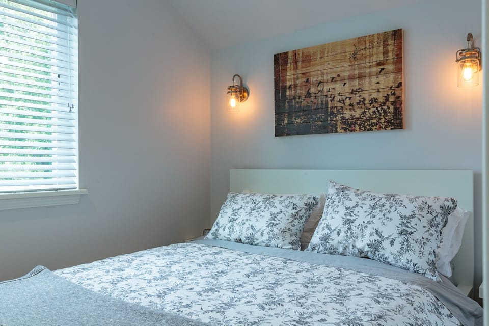New gel memory foam queen size bed. Natural light in every room.