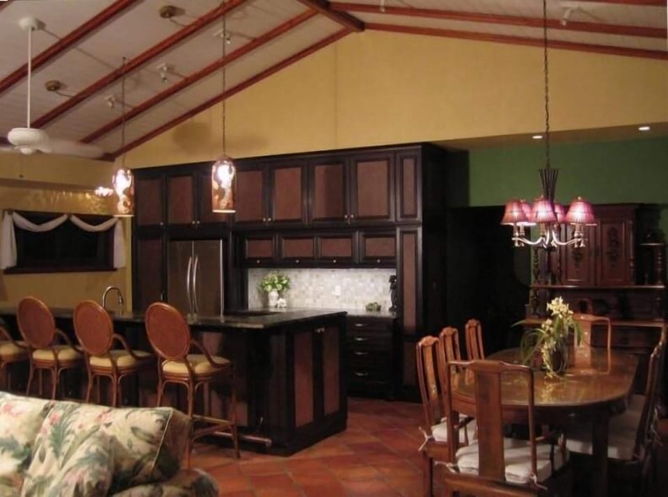 Gourmet Kitchen/Dining Room at night
(air conditioned)