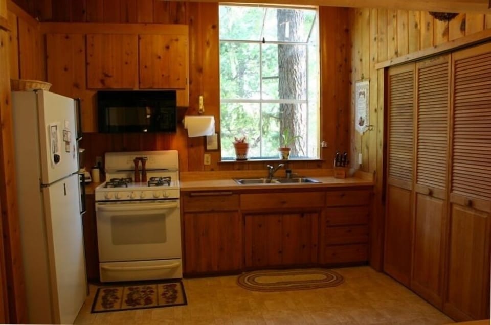 Well-stocked spacious kitchen