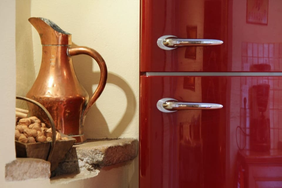 A Retro Fridge and Old Stone Sink Take You Back to Simpler Times