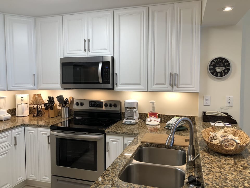 Granite countertops in fully equipped kitchen