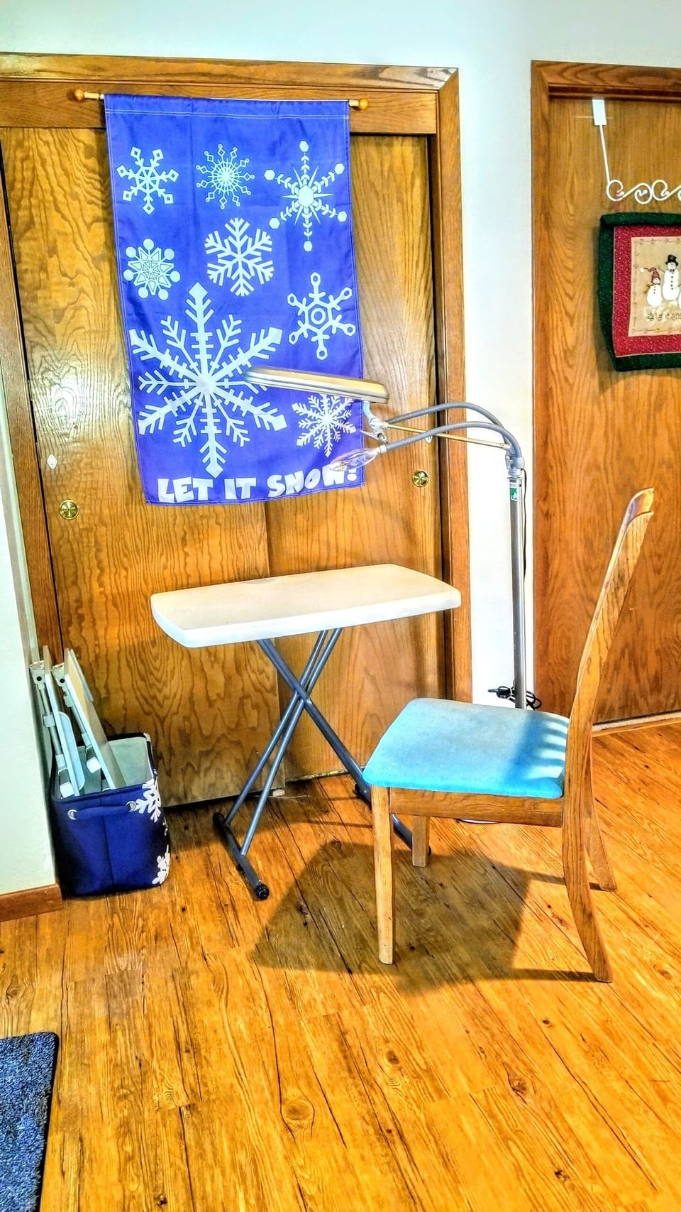 Flexication tools.  Workstation, lights, laptop tables can be moved around condo