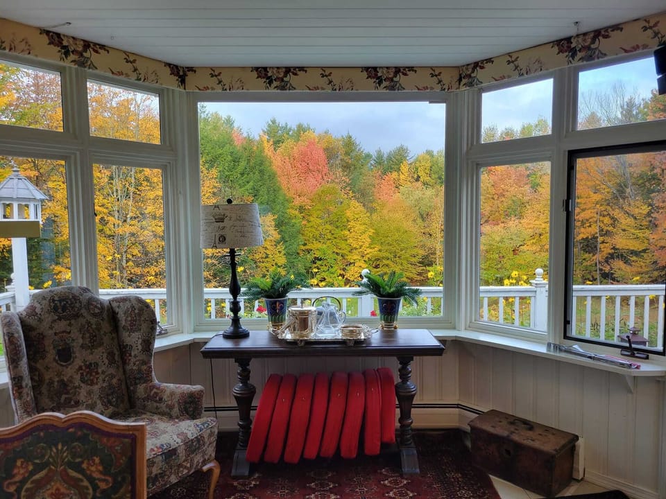 Sunroom - Breakfast area - seats 6