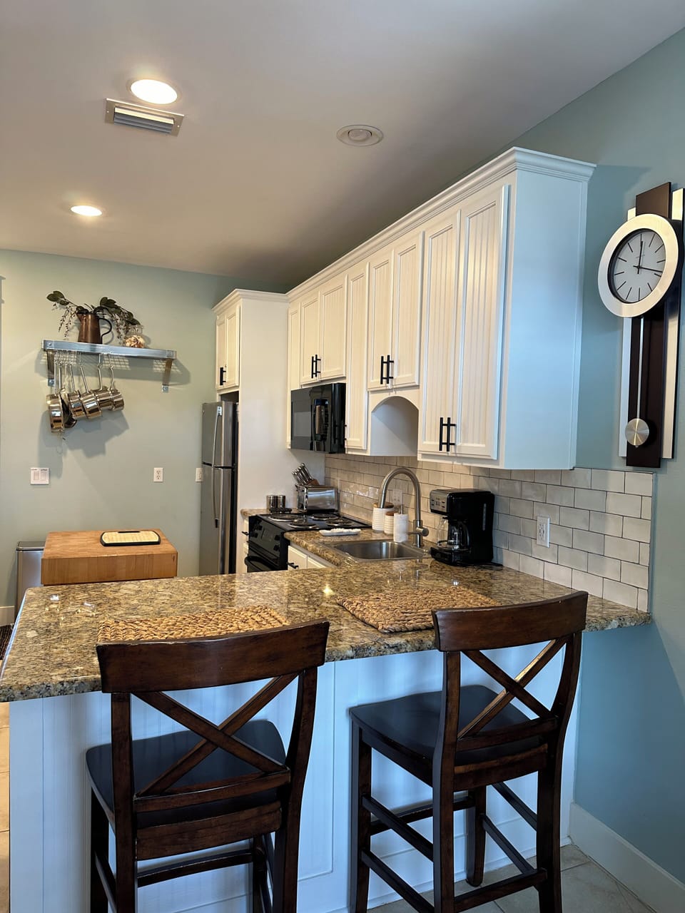 Cozy counter dining!
