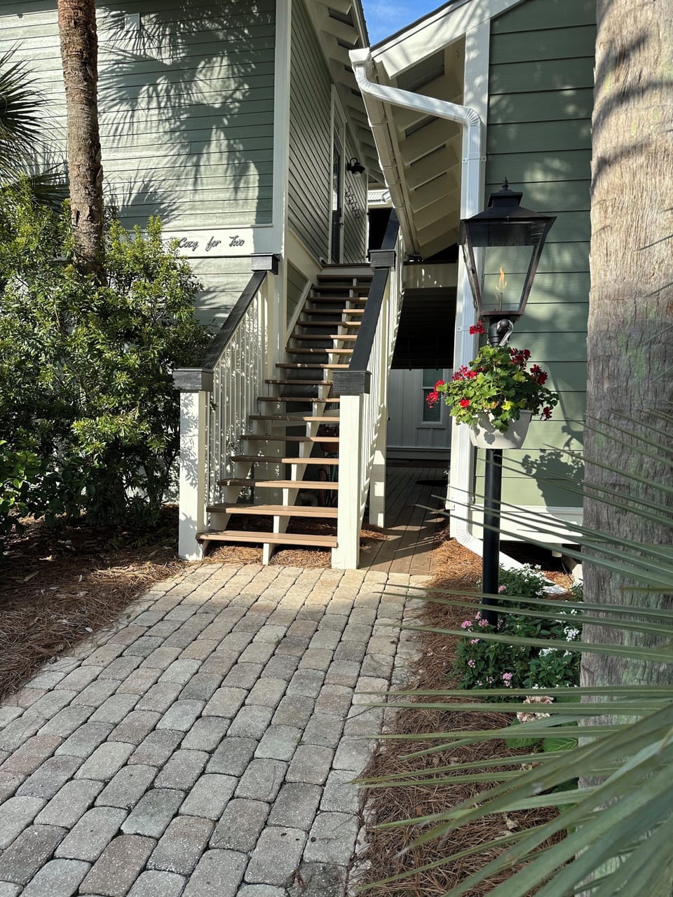 Private entrance to Cozy for Two!