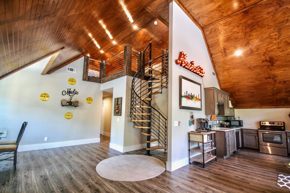Welcome to Music City's Chateau on Monroe!