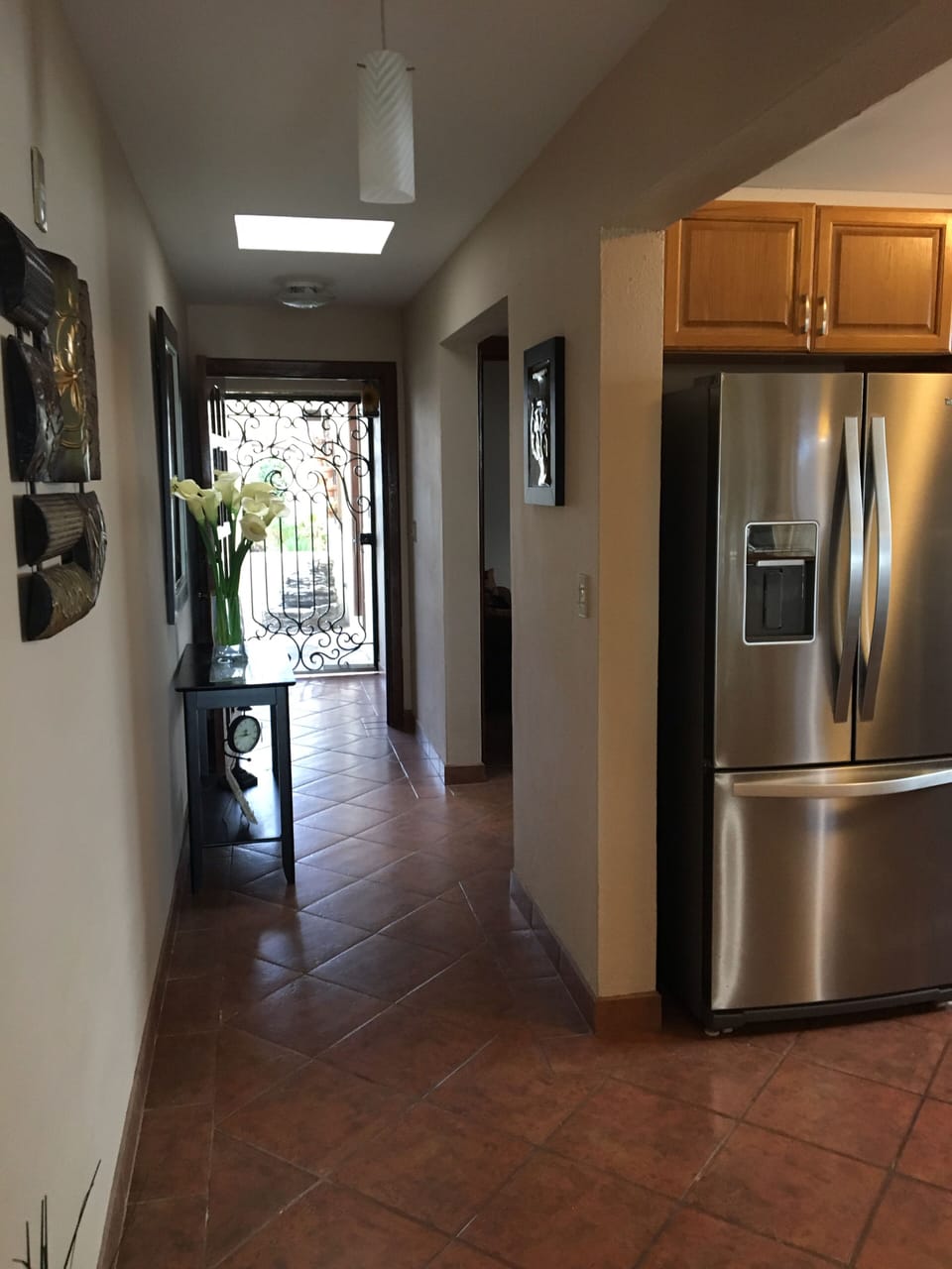  View of front hallway leading to front entrance 