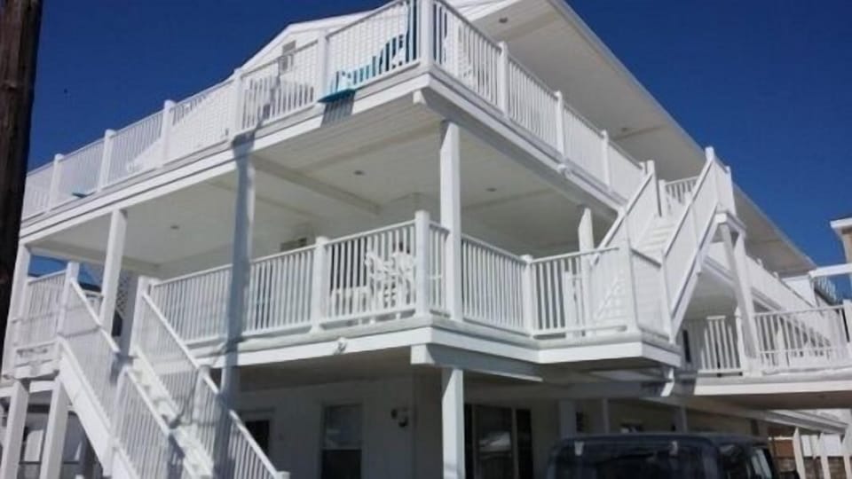 Top Floor=Superb View