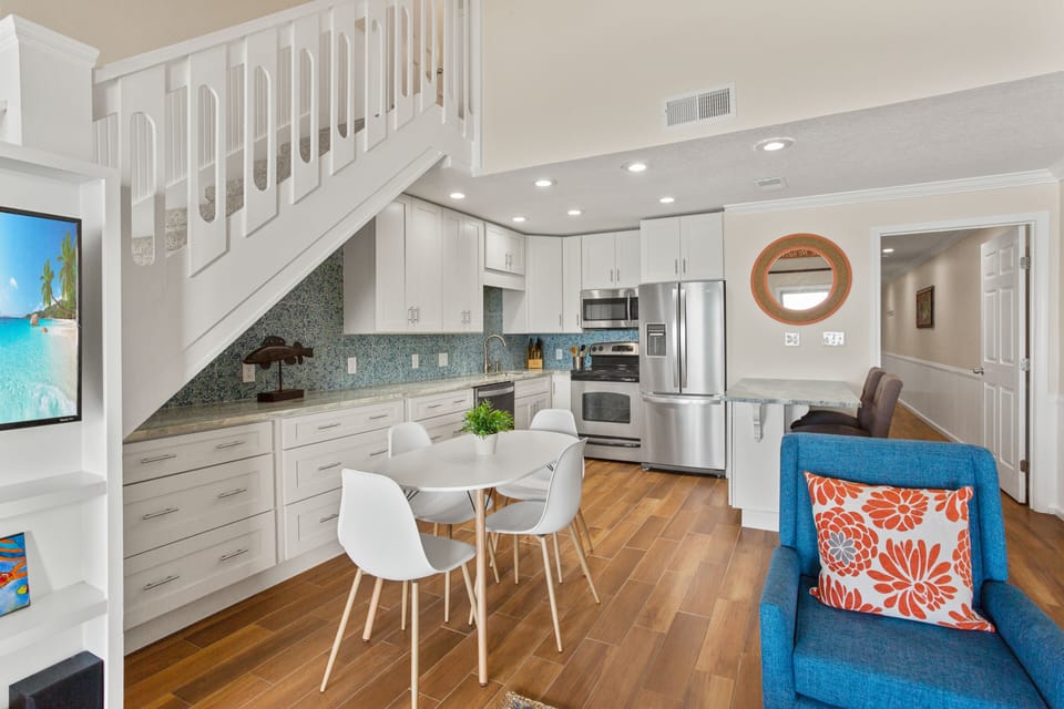 Gorgeous new kitchen opens up to Living Room and ocean views!