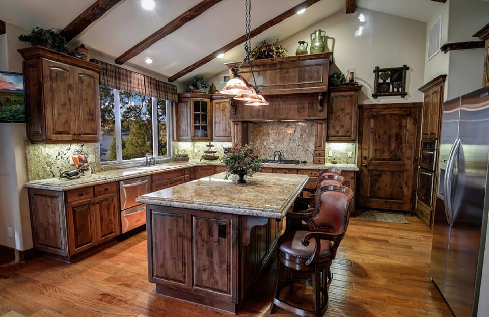 Fully equipped gourmet kitchen. 