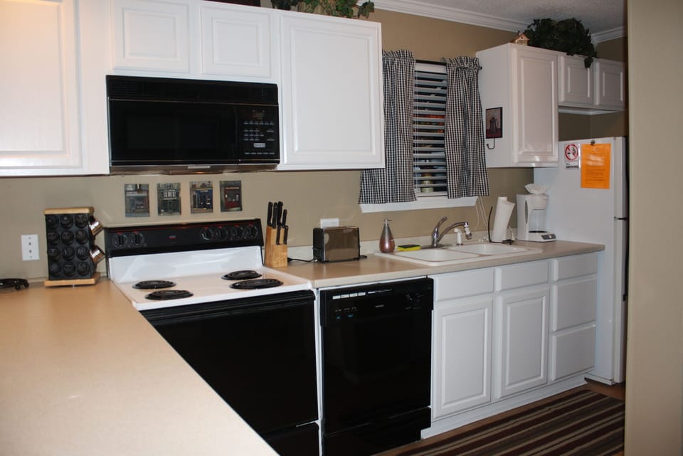 Kitchen has everything you need to make a great meal!