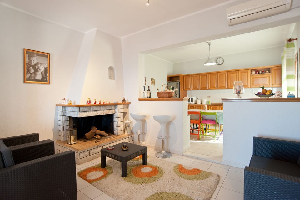 Fireplace with bar and comfortable couches for the whole family to enjoy!