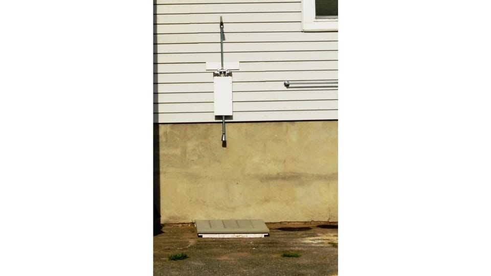 Hot/cold outdoor shower