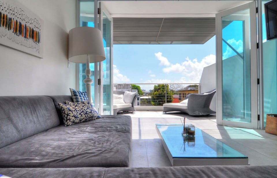 Living with terrace with the ocean view, the sofa makes two more twin beds