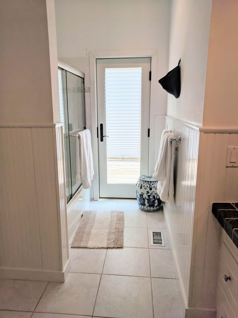 Downstairs bathroom, tub+shower. Also has outdoor entrance.