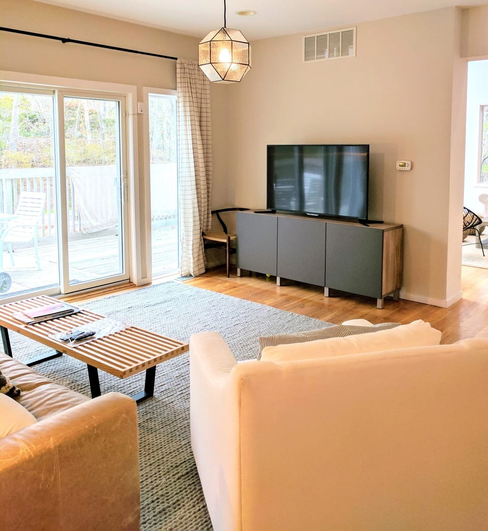 Separate den/TV room