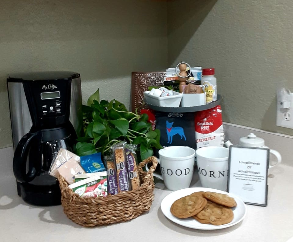 Full kitchen stocked w/coffee, tea,& snacks. amenities may vary on availability.