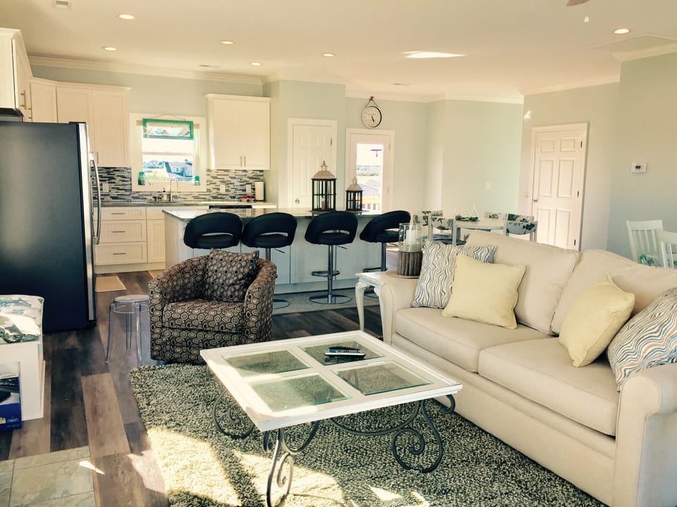 Living and kitchen area. 