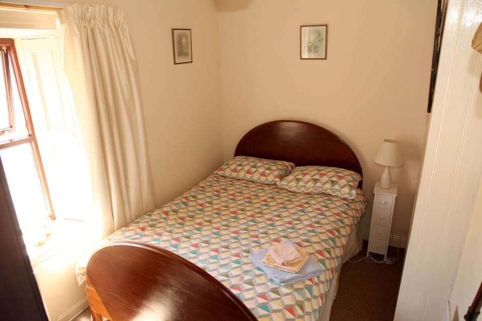 Front Bedroom - Big Single Bed