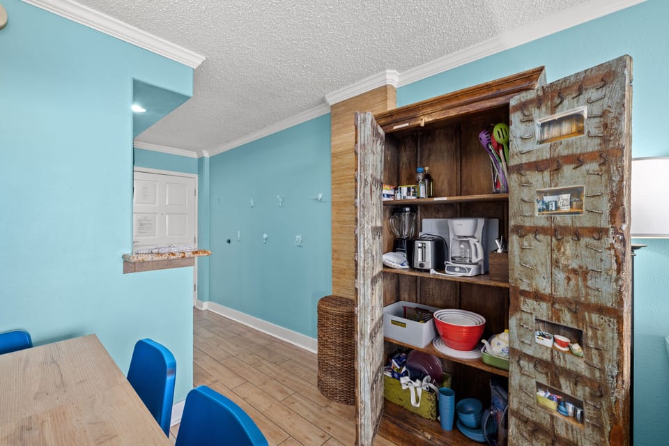 Guest Pantry has kitchen essentials.
