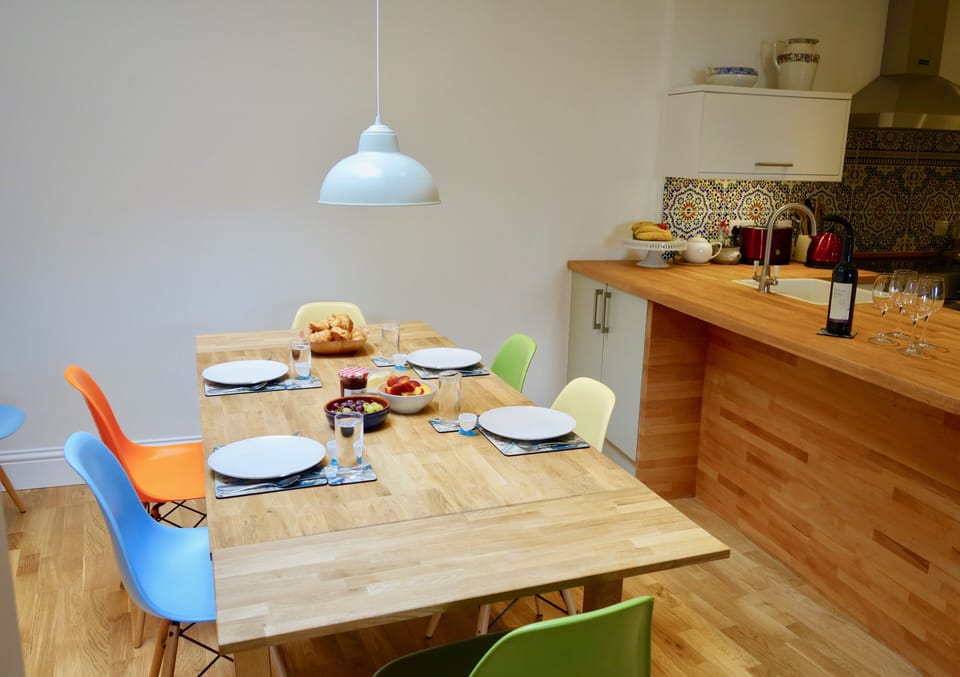 Open plan dining and kitchen