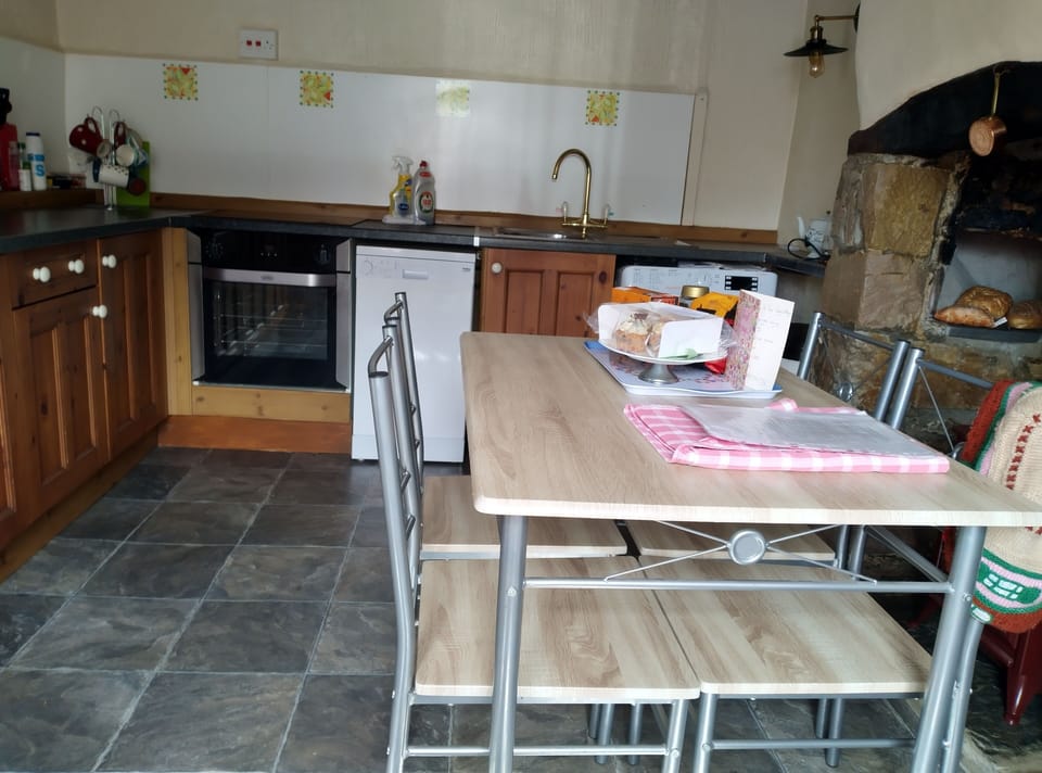 Kitchen diner all electronic