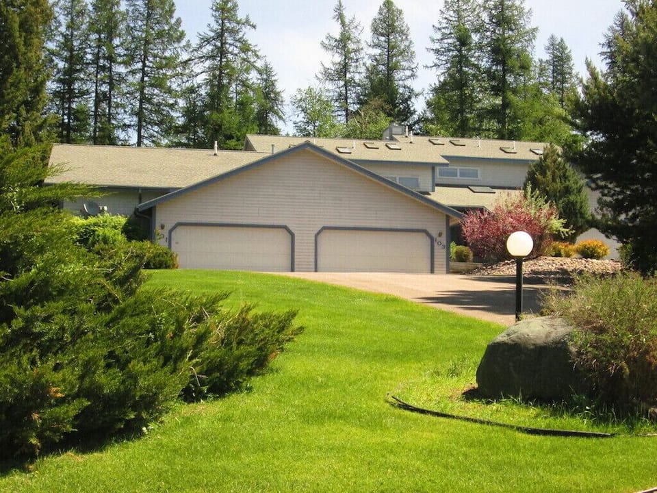 Front view of condo.