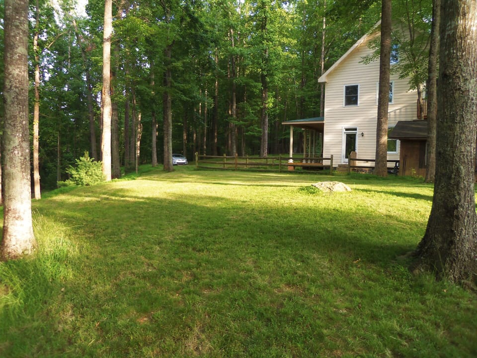 Side yard -notice uniquely flat yard with drop offs for great mountain views